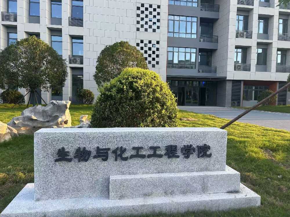 乌审旗扬州职业大学体育场高杆灯项目